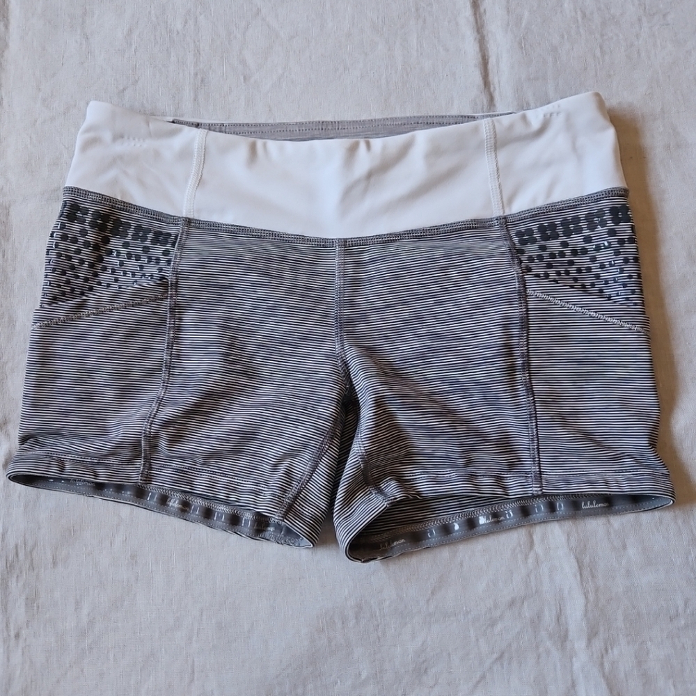 Lululemon Run Fast Track Shorts Space Dye Gray And White Size 8